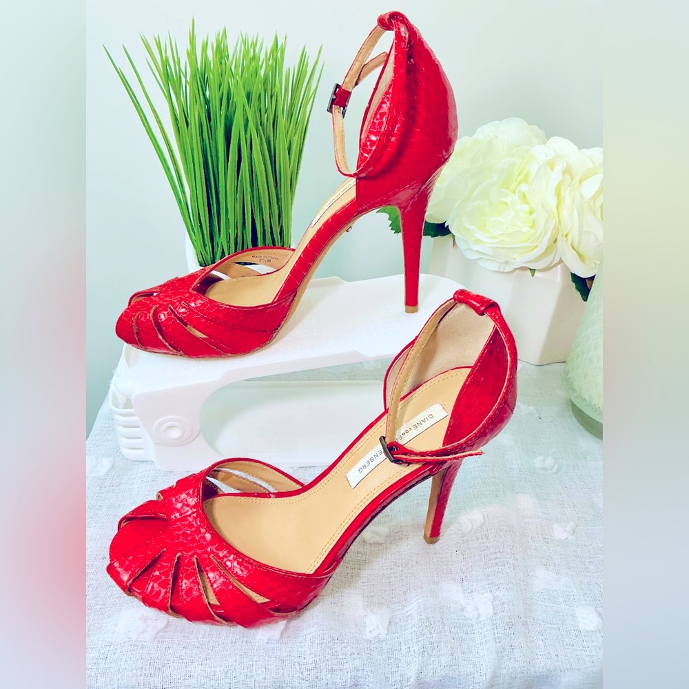 Diane Von Furstenberg Elegant Red Snakeskin High Heels